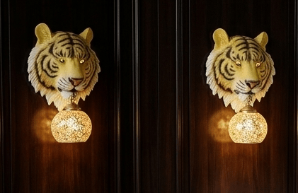 iger Head Wall Sconce with Crystal Globe Lamp – Decorative Wall Lighting for Living Room, Bedroom, Hallway – Artistic Design, Tiger Stripes, Gold Accents – Unique Home Décor Feature
